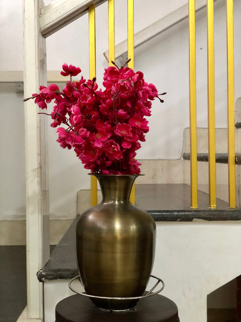 Golden Hammered Metal Flower Vase For Home , Office , Living Room Corner Decor
